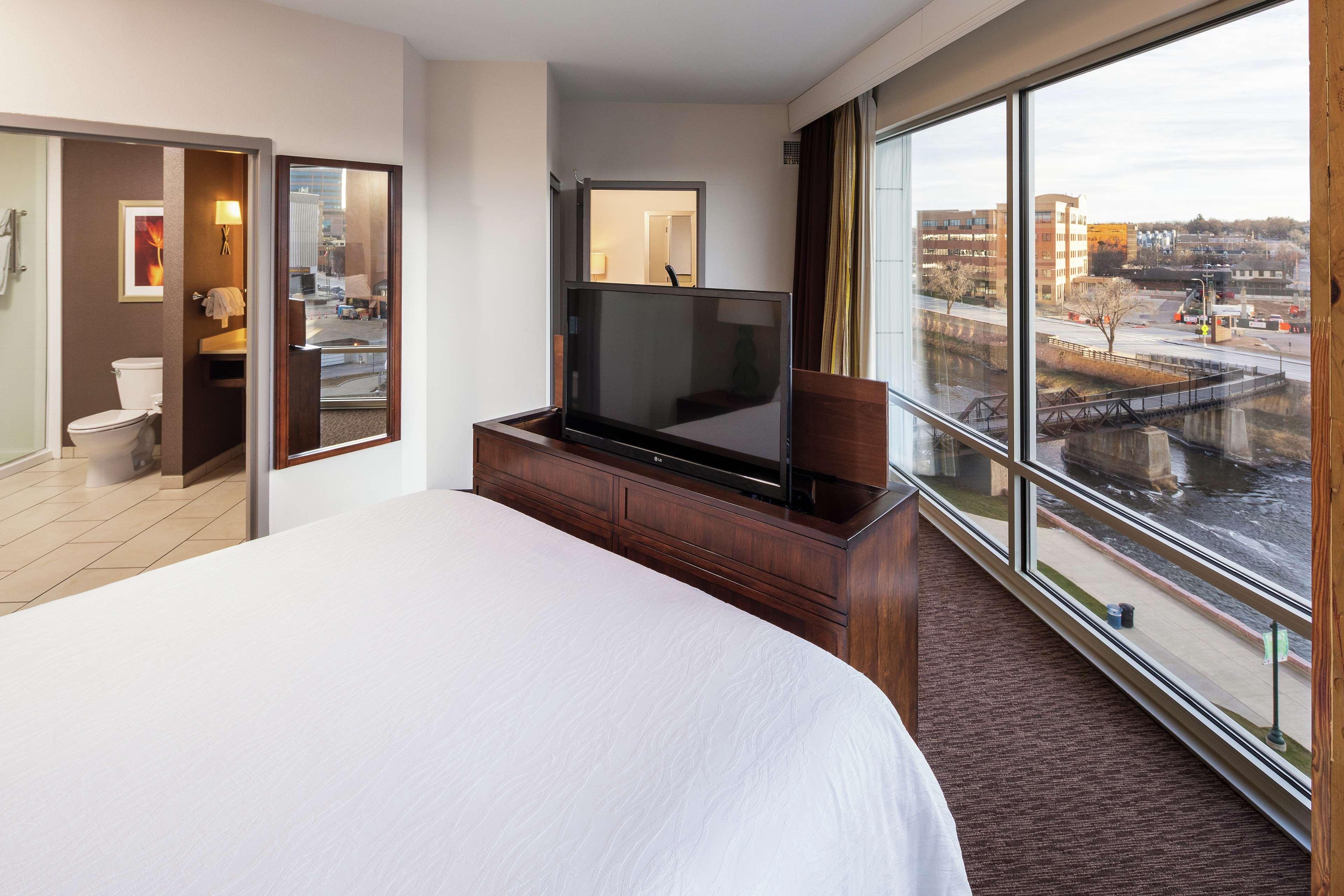 Hilton Garden Inn Sioux Falls Downtown Ngoại thất bức ảnh