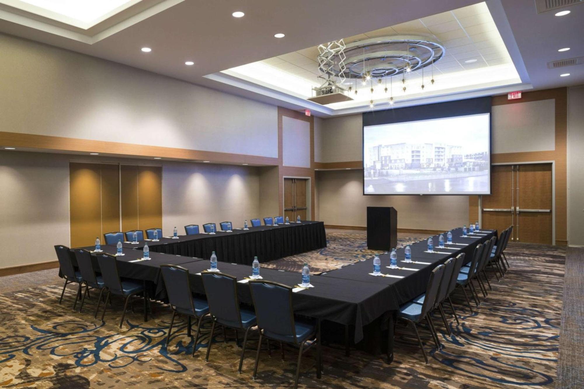 Hilton Garden Inn Sioux Falls Downtown Ngoại thất bức ảnh