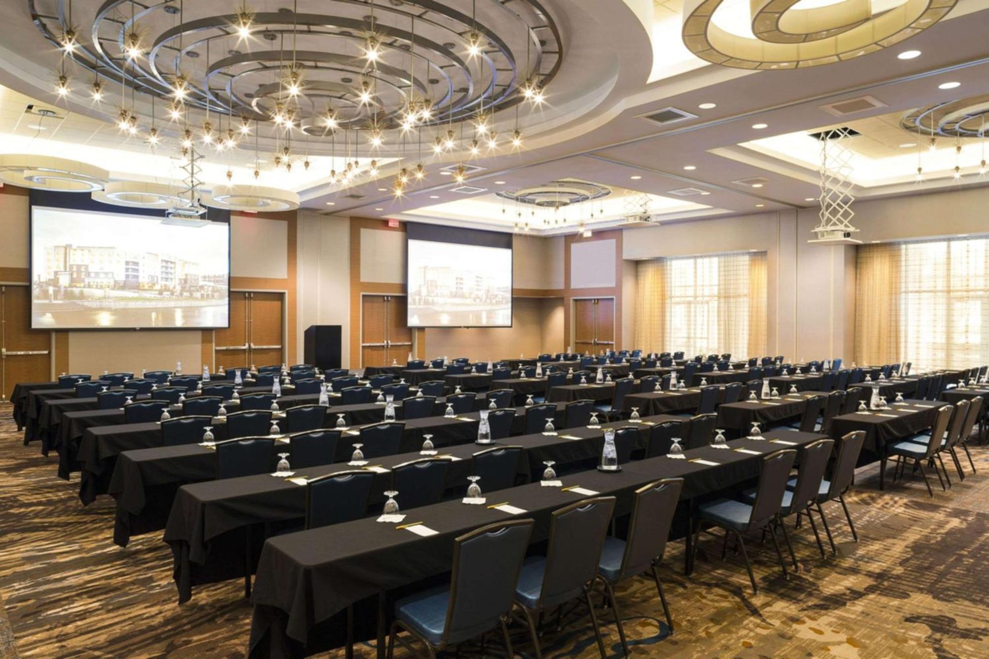 Hilton Garden Inn Sioux Falls Downtown Ngoại thất bức ảnh